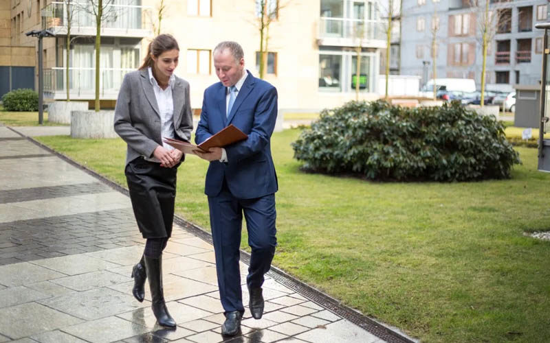 Le co-walking : la nouvelle façon de faire des réunions au travail